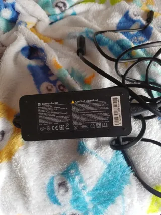 Cargador patinete Xiaomi 42V 2A (M365 / Pro / 1S)