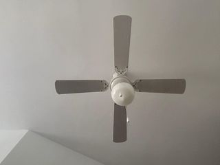 Ventilador de techo blanco