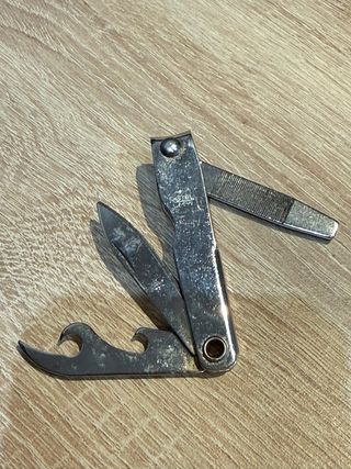 Navaja multiusos vintage con mango decorado