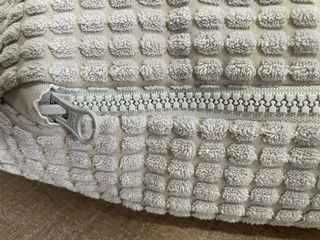 Cojín o cama para perro grande gris. LURVIG.100 cm