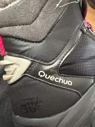 Botas de montaña Quechua negras y rojas