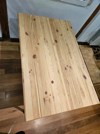 Mesa madera con estructura de metal