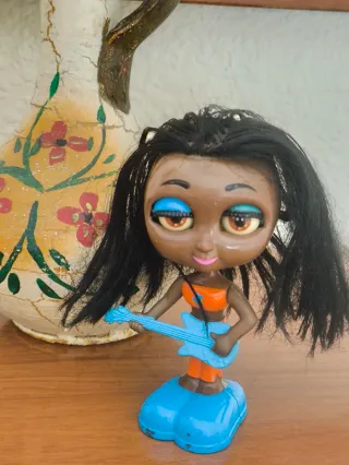 Muñeca Diva Starz Guitarra Naranja Azul