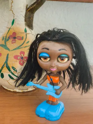 Muñeca Diva Starz Guitarra Naranja Azul