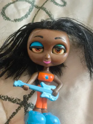 Muñeca Diva Starz Guitarra Naranja Azul
