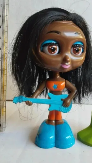 Muñeca Diva Starz Guitarra Naranja Azul