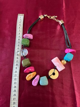 Collar colorido piedras resina