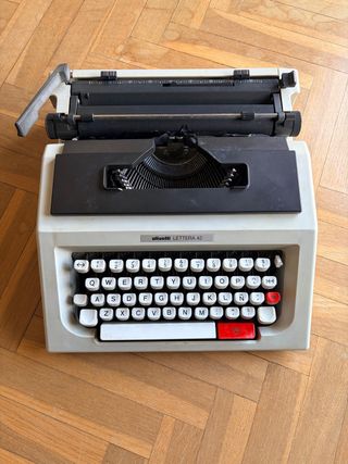 Máquina de escribir Olivetti Lettera 42