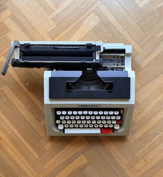 Máquina de escribir Olivetti Lettera 42