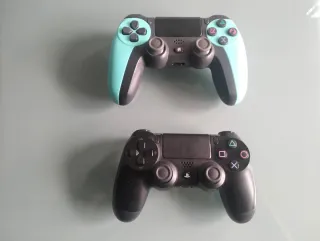 PS4 (PlayStation 4) Negra + 3 Juegos + Mandos