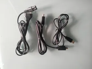 PS4 (PlayStation 4) Negra + 3 Juegos + Mandos