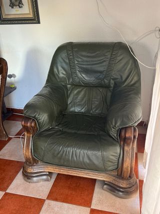 Sofá de piel verde y madera de Roble macizo