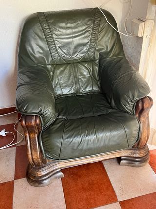 Sofá de piel verde y madera de Roble macizo