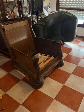 Sofá de piel verde y madera de Roble macizo