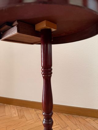 Mesita redonda de madera