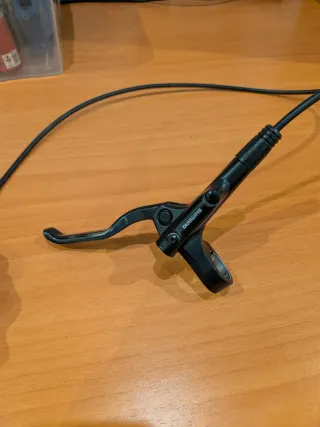 Freno Shimano MT200 Delantero + pinza trasera