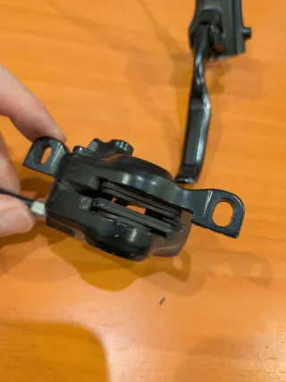 Freno Shimano MT200 Delantero + pinza trasera