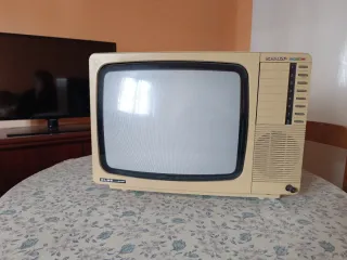 Televisor Antiguo ELBE 14 pulgadas. Color Beige.
