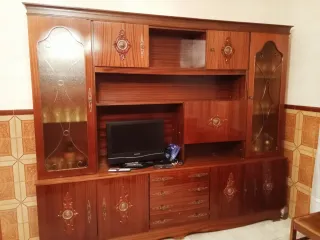Mueble de salón madera y cristal
