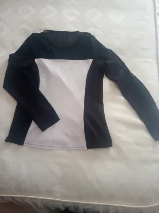 Camiseta Karen Millen Negra y Blanca