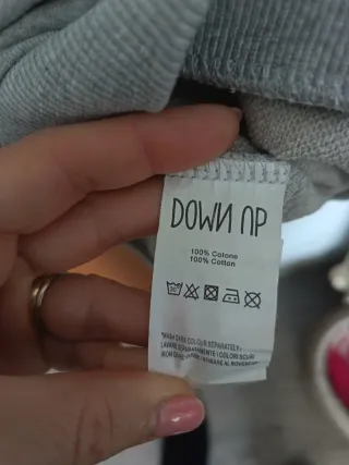 Felpa grigia S con ricamo floreale blu