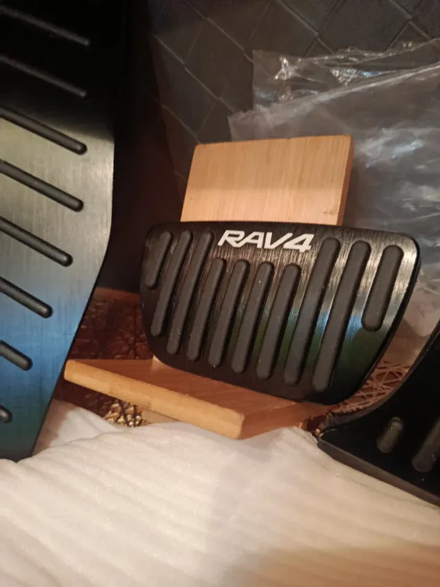 Pedali sportivi in alluminio per Toyota RAV4 NUOVI