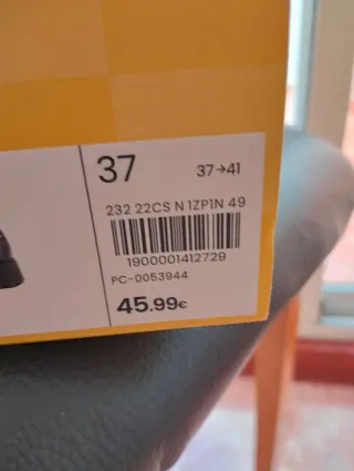 Mocasines negros con tachuelas