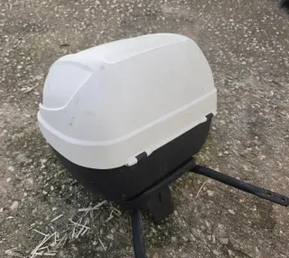 Baúl Givi Moto Negro y Blanco