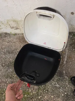 Baúl Givi Moto Negro y Blanco