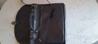 Maletín de cuero marrón con bandolera antiguo