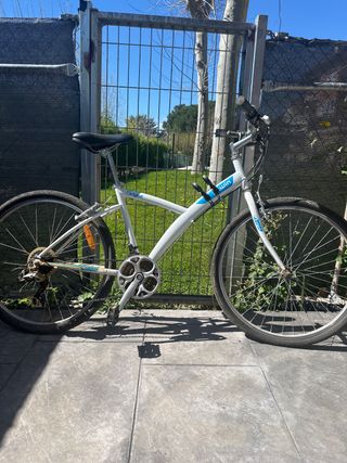 Bicicleta juvenil blanca