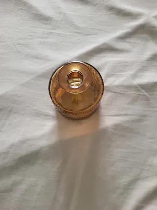 Jarrón de cristal ámbar con relieve