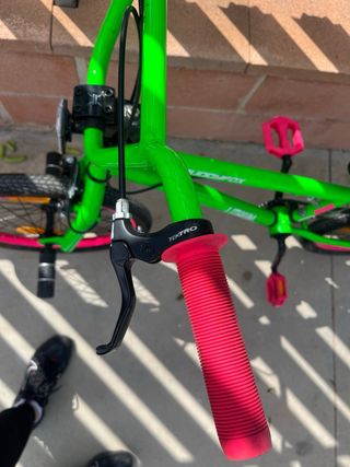 Bicicleta BMX para niños casi nueva