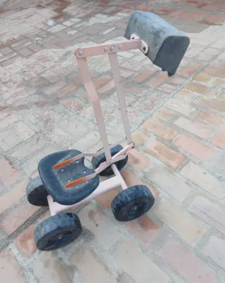 Excavadora de juguete con asiento y pala