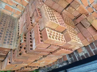 Ladrillos de obra sobrantes