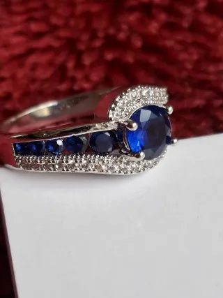 Anillo Plata Elegante con Zafiros Azules