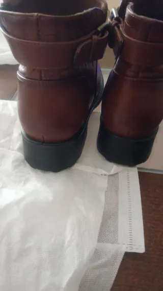 Botines de estilo cuero marrones