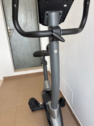 Bicicleta Estática Gris y Negra marca Salter