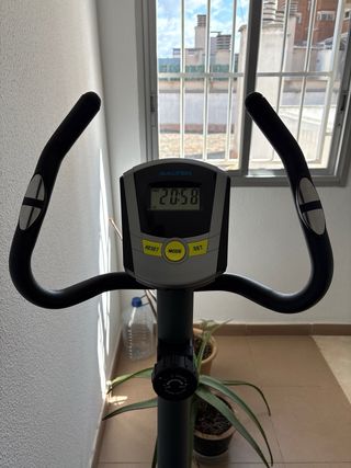 Bicicleta Estática Gris y Negra marca Salter