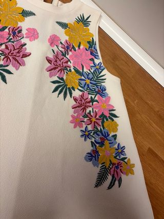Vestido recto corto sin mangas