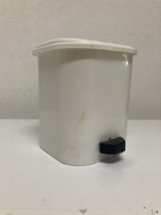 Papelera de baño pequeña