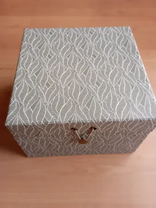 Caja de almacenamiento de El Corte Inglés.