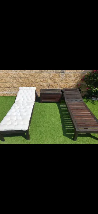 2 Tumbonas Ikea con cojines.