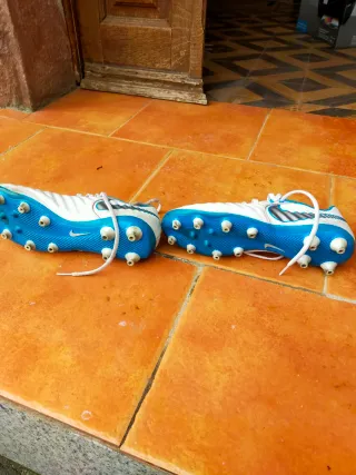 Botas de fútbol Nike Tiempo Blancas