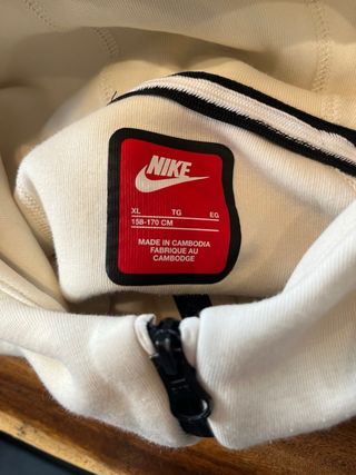 Sudadera Nike Beige Cremallera y Capucha