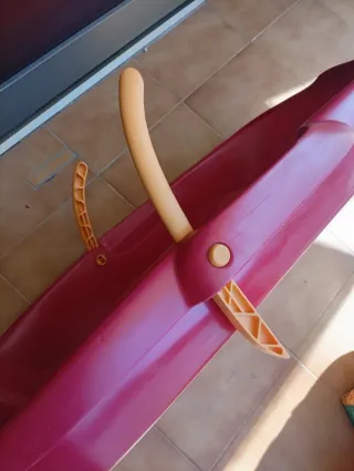 Trineo rojo con cuerda