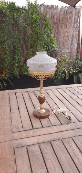 Lámpara antigua de mesa