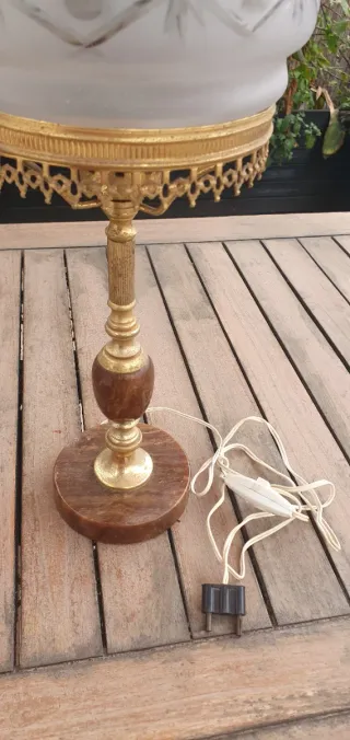 Lámpara antigua de mesa