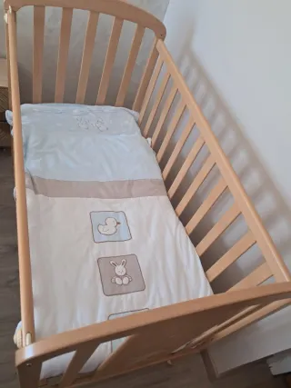 Cuna y minicuna, colchones, sabanas, etc. 45€