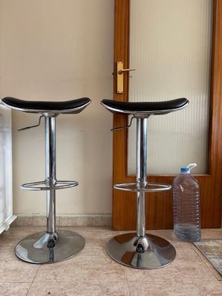 2 Taburetes Altos Cuero y Metal
